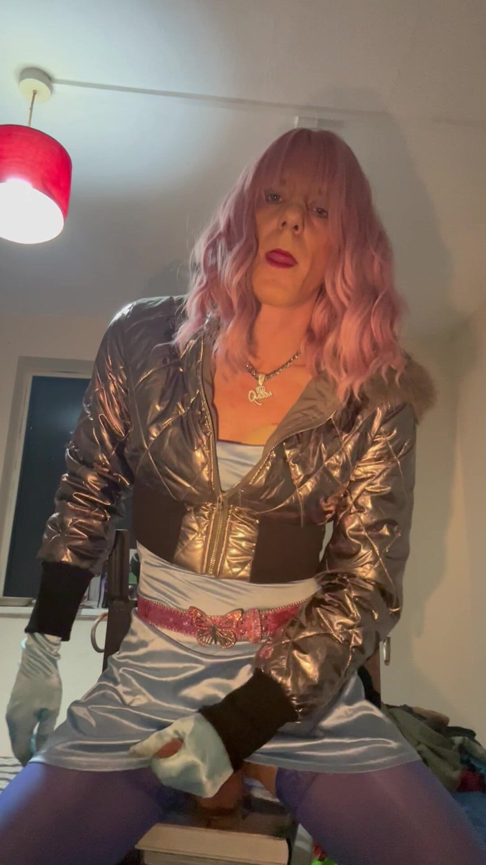 Jessica silk: Jess Silk Rides Her Dildo
