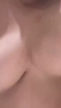 Cewek sange dengan besar ini mengurungnya dengan perlahan, dan menggoda cowok ini untuk dia habis-habisan sampai dia mengerang keenakan
