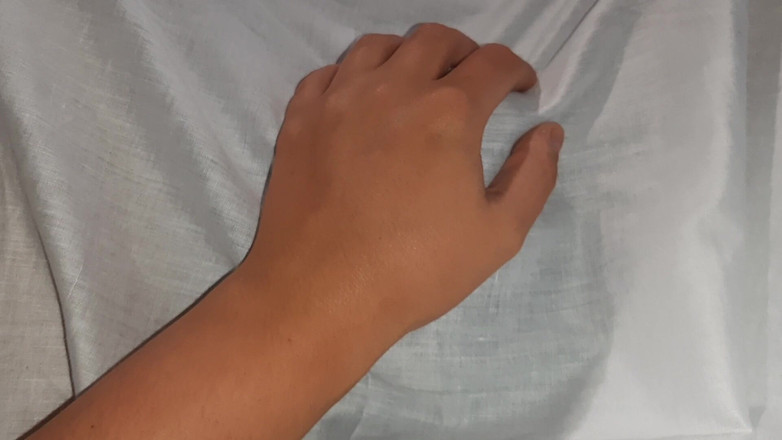 Lesbian-illusion: Пока моя подруга учится на экзамене, наш сосед играет с моей киской под одеялом