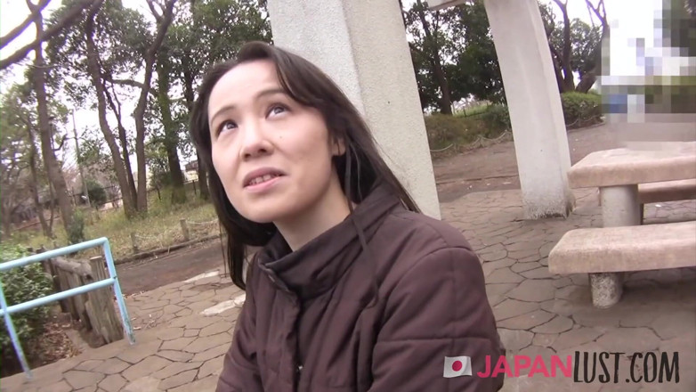 Japan Lust Gold: Creampie sudut pandangan pertama MILF Jepun molek yang dicukur