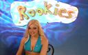Perfect Porno: Rookie bystiga blonda porrstjärna första porrfilm