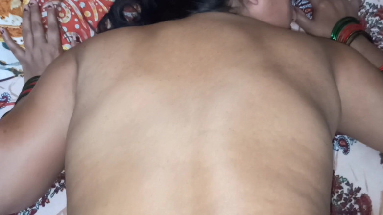 Mehak1993: Desi mariées se doigtent la chatte et se font baiser...