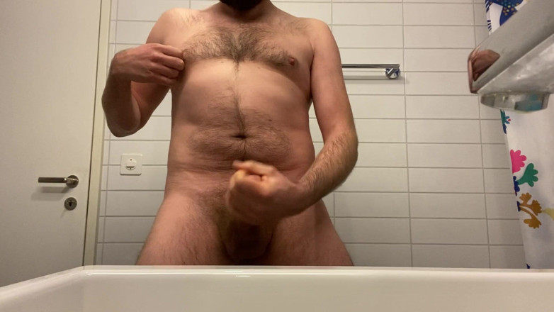Beardedcummer: Nice cumshot from a hairy bear
