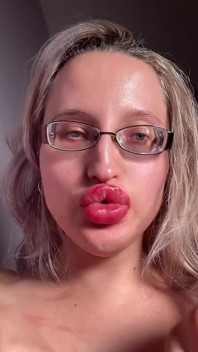 Ochi grasi cu vibrator Biglips muie Lipgloss joi