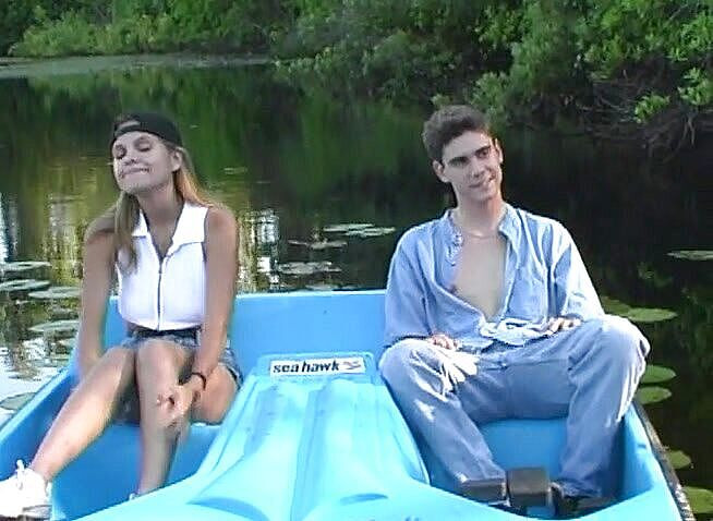 Sex Toy Entertainment: Блондинку дівчину наповнили кремпаєм і їли в дупу