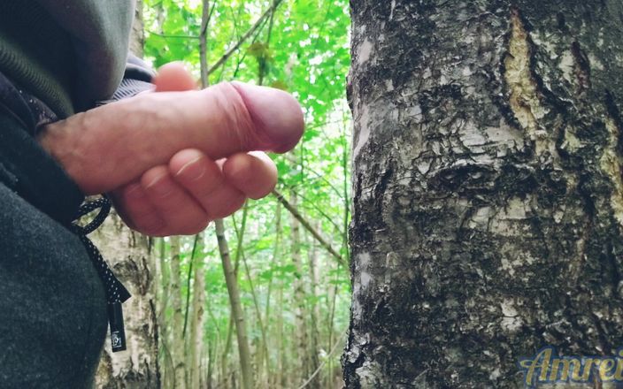 Amreis: Contactul cu natura sa încheiat cu o masturbare între copaci și un orgasm...