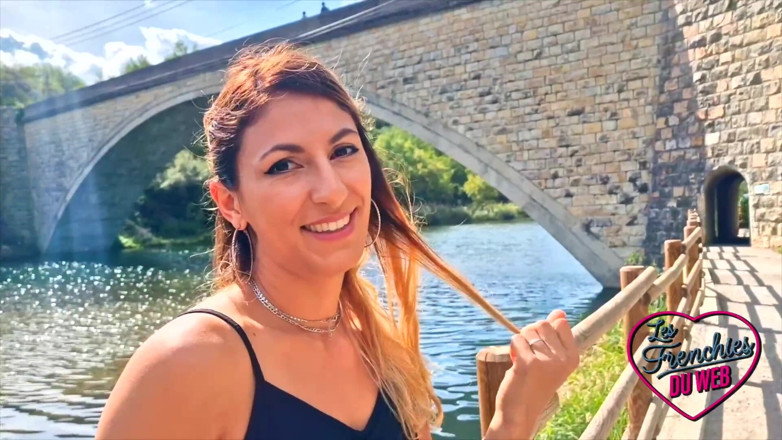 The Frenchies of the web: Stella, o supusă căreia îi place să fie futută în gură