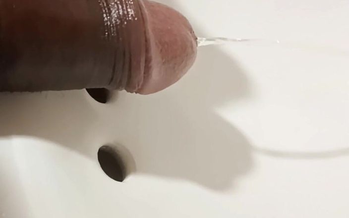 Tommhot: O mulțime de urină și spermă