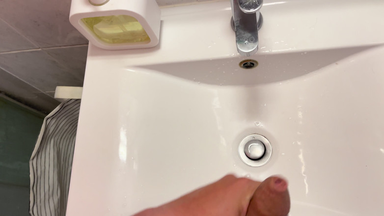 Aimeronds: Quick Jerk off and Playing with My Cum