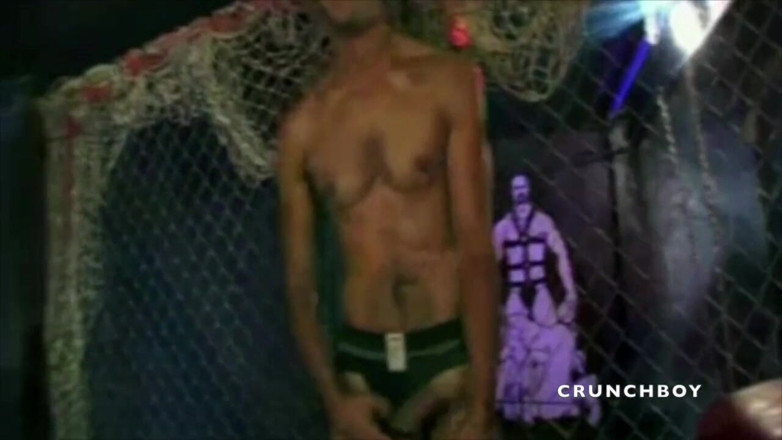 FETISH BDSM STUDIO: Séance de fessée par muscl eboy dans l'arrière-salle