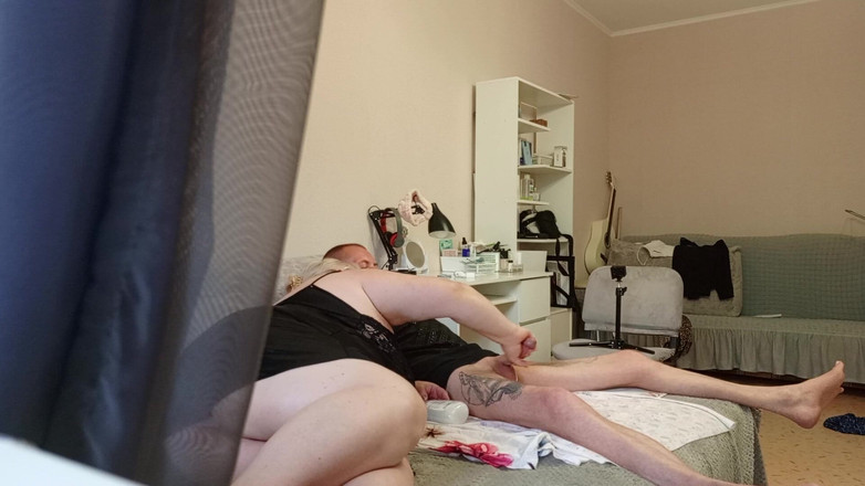 Zona901: Mi novia me complace masturbándome la polla antes de correrse