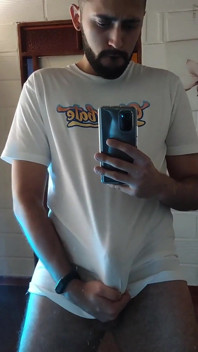 けいれんオフと私の白いTシャツを通して射精