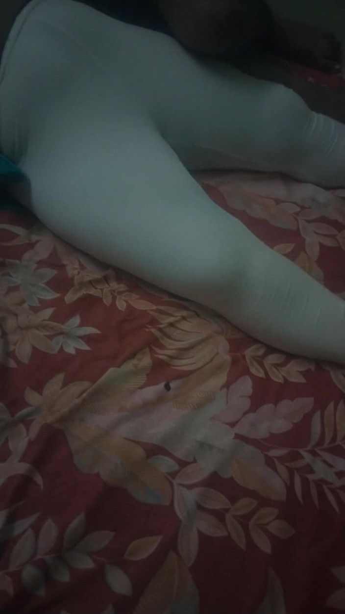 Tamil lesbian: Горячее видео с тамильской тетушкой в тройничке