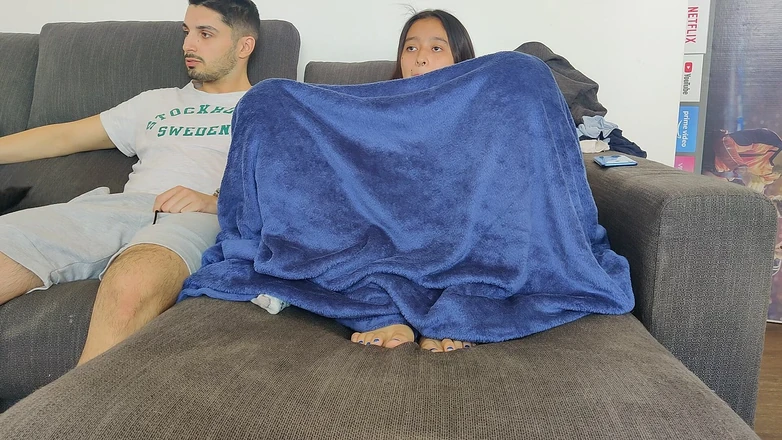 Miss Squirting: Мой сводный брат застукал меня за мастурбацией