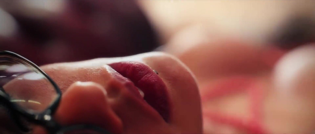 Kinky Angels: Zmysłowy ruch gorącej brunetki