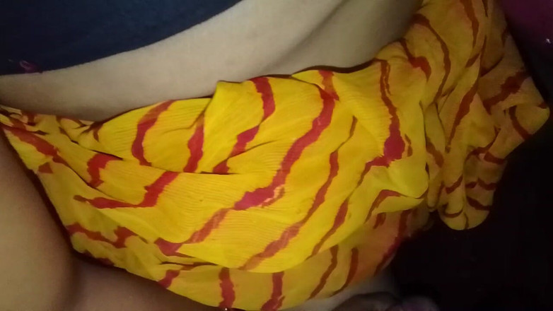 Soni sk: Desi village Indian bhabhi secretly fucked inside the quilt