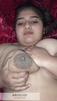 Napalona Desi Dziewczyna z ogromnymi naturalnymi piersiami Solo Przyjemność Wideo