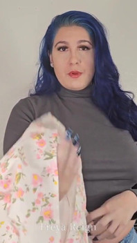 Nova madrasta se veste como uma garota: maricas em primeiro plano e feminização