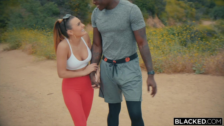 Blacked: Blacked, cette modèle étroite n’a le temps que de grosses noires
