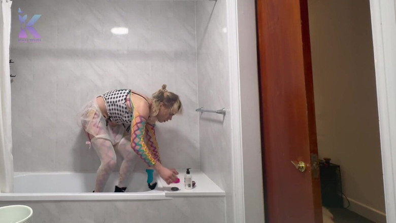 Kali TGirl: Kalitgirl Uses Fuck Machine