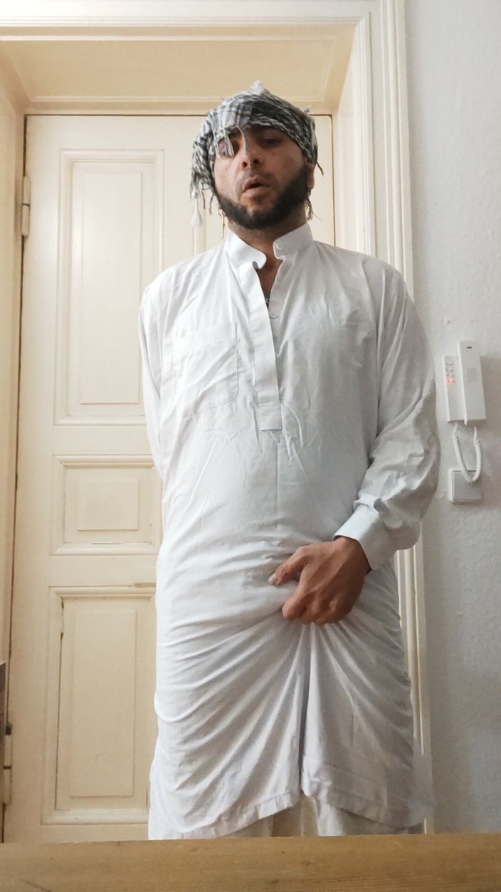 SmokedAlloy2: Op de maak, geile dj-bro gekleed als een perverse Afghaan