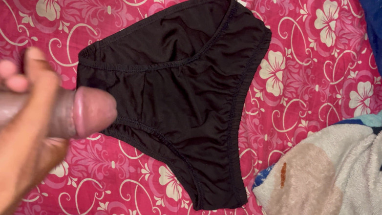 Cumlover35804: I cum on my Aunty Sangeeta's black panties.