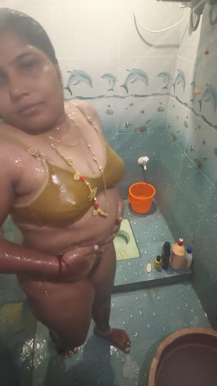 Susmitha2258: Desi Woman Showering