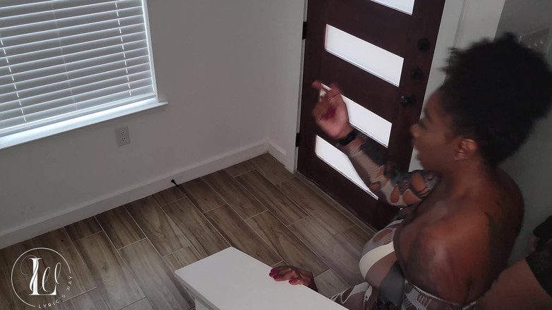 LyricsWay: Colti Nella Scena: Porsha Carerra E Sky Lirico Dominano Il...