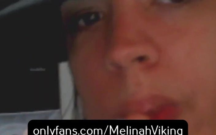 Melinah Viking: Corto de cerca