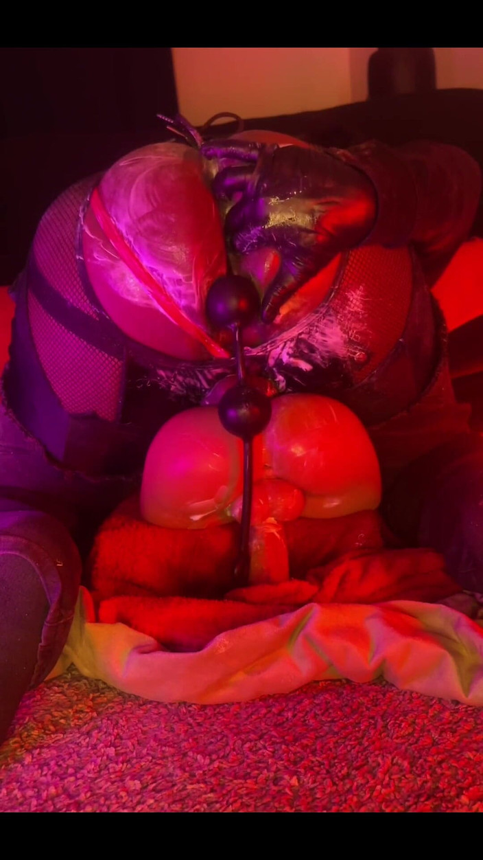 DipsoDeep: Femboy 目瞪口呆和放屁奶油与玩具 -训练