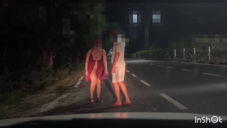 Indian Couplexx: Гаряча бхабхі трахає незнайомця на дорозі