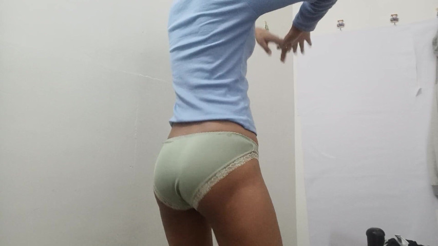 Indian College Girl Masturbates Her Pussy (Hot horny girl)
