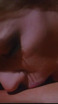 Schöne schöne blonde hure war zufrieden, sex mit einem harten großen schwanz zu haben