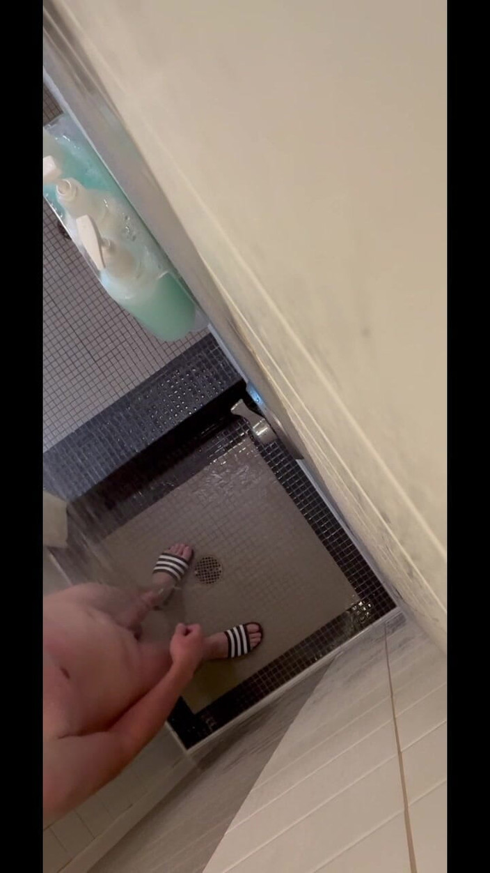 Chase Dixon Butz: Showoff Sous La Douche À La Salle De Sport