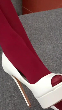 Piękne ciało i seksowne ubrania MILF