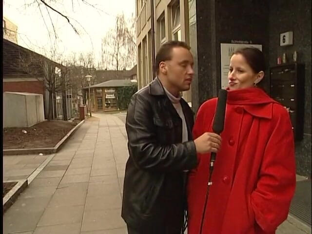 Lucky Cooch: Brunette Duitse dame buitenshuis geïnterviewd