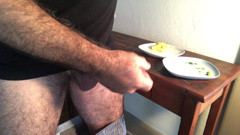 OhTrevor: Ohtrevor mangia per un carico di sperma più grande.