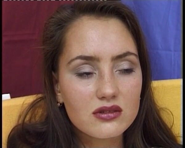 YOUR FIRST PORN: Melissa älskar sin dildo i röpan