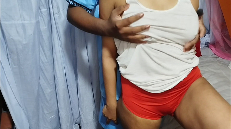 NixLeno: Villaggio bella studentessa universitaria che scopa video