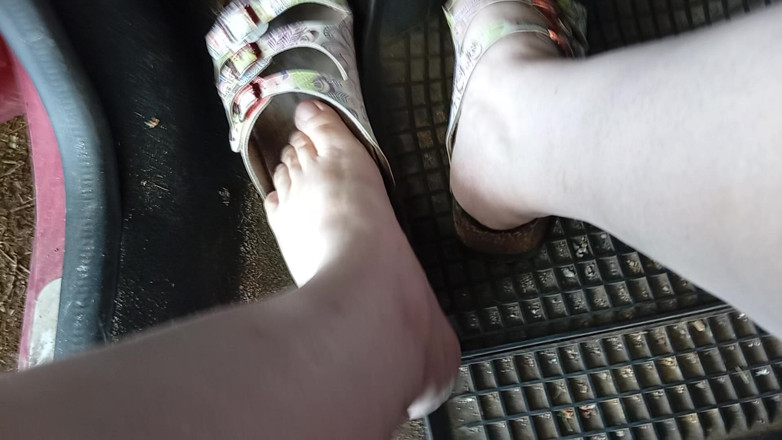 tammara big: Birkenstock ayakkabılarıyla pedal çevirmek