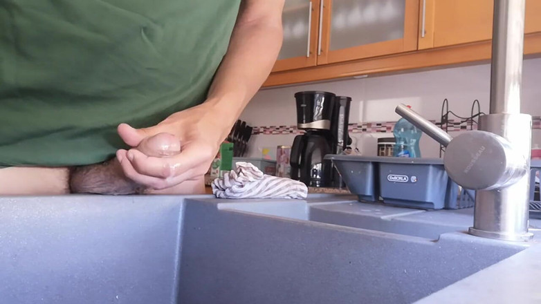 Rafael Torreano: 彼はキッチンのシンクでイくのが大好きだ