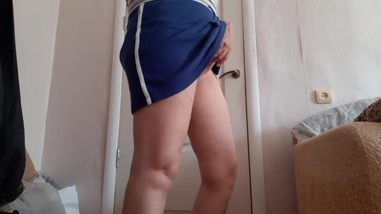 Lesbian-candys: Schaamteloze milf lerares masturbeert vies in haar anatomie klaslokaal