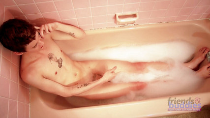 Friends & Buddies: Bölüm 10 - twisted twink açık havada seks