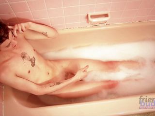 Friends & Buddies: Epizoda 10 - Twisted Twink venkovní sex