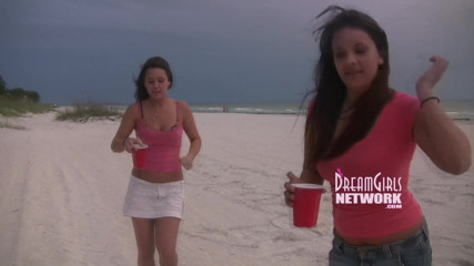 Dream Girls: Vacationers flash on a common beach