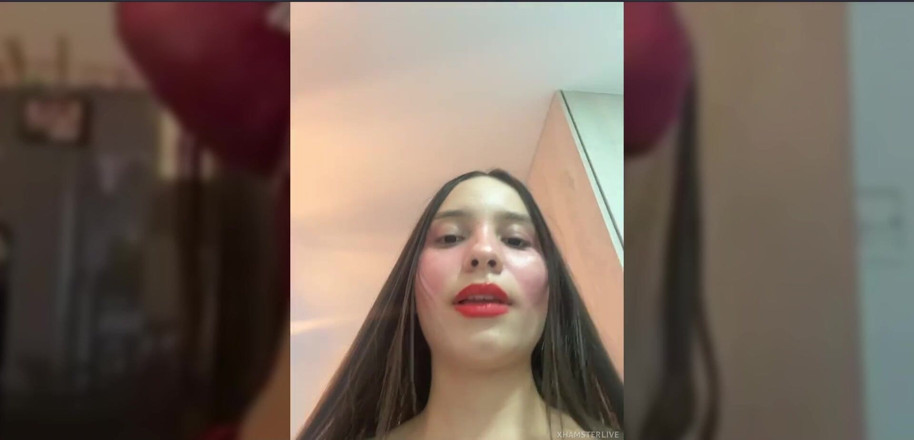 Gilr latinas: Apabila saya bersendirian di rumah saya, saya melancap saya semasa...