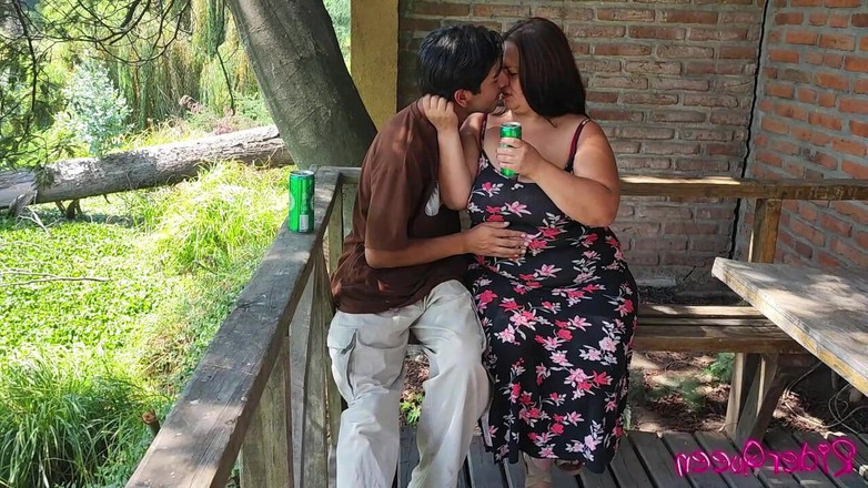 Riderqueen: BBW継母は彼女の最近到着した義理の息子 - キスの会社を楽しんでいます