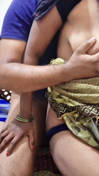 Hintli desi seksi teyze ateşli sikişiyor İyon köyü yenge