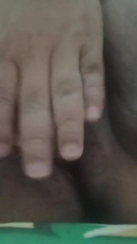 Sexy filipínská MILFka dělá půlnoční občerstvení