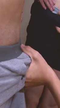 Los tontos gays en la escena 1_twink Cherub follada por dos colegas en trío